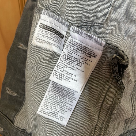 Levi Strauss & Co. Grey Women’s Denim Jacket - Picture 6 of 8